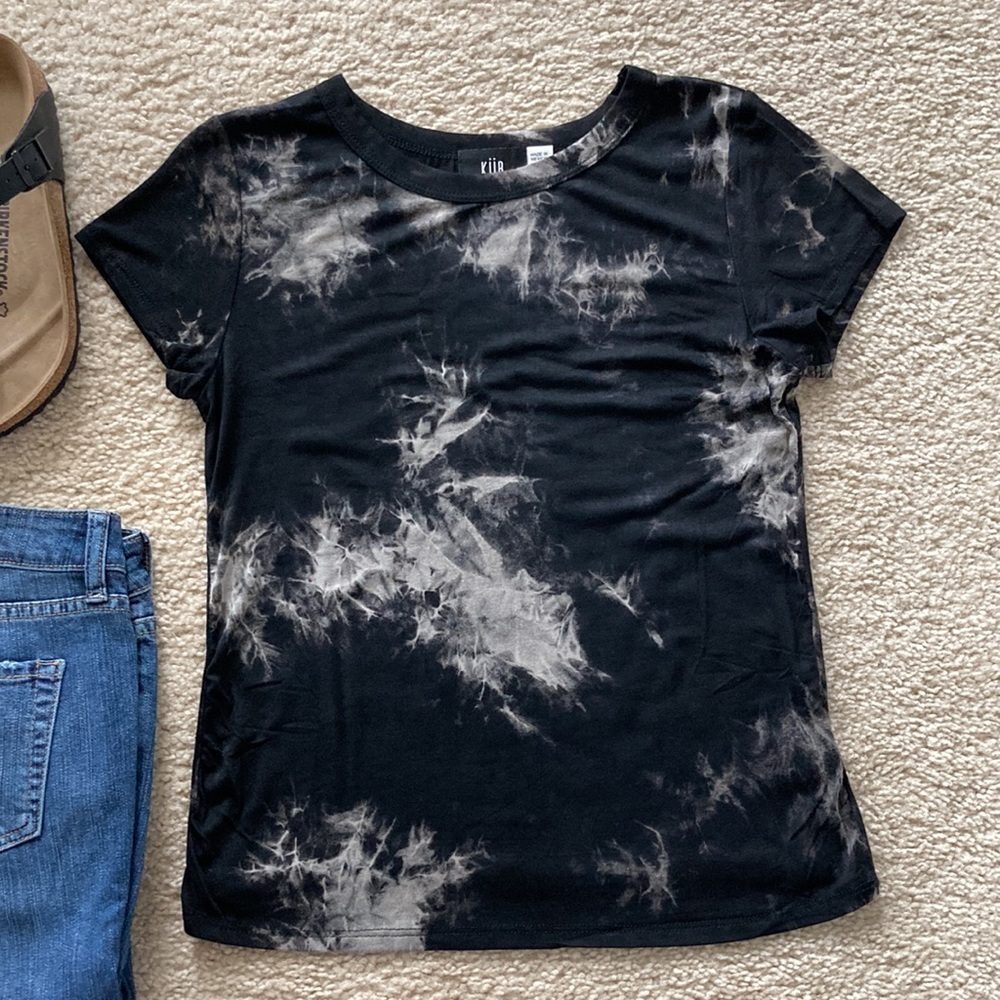 Black & Greyish Color Tie Dye Tee - Picture 2 of 10